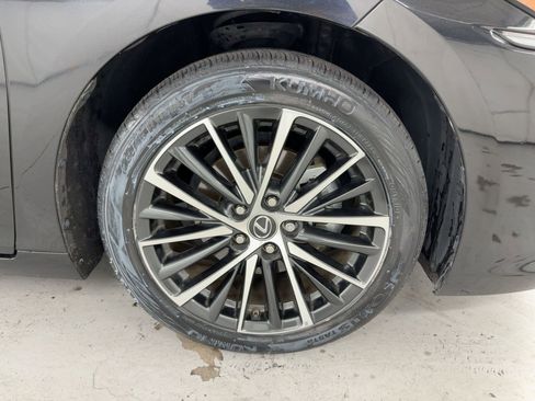 Used 2024 Lexus ES 300h w/ Premium Package image 12