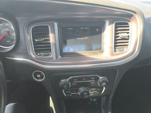 Used 2018 Dodge Charger SXT RWD image 6