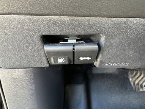 Used 2020 Nissan Kicks SR image 20