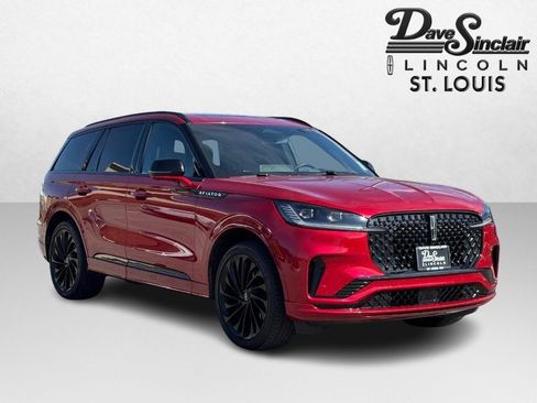 Used 2025 Lincoln Aviator Reserve w/ Equipment Group 201A AWD/4WD image 3