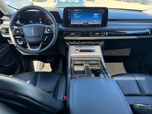 Certified 2025 Lincoln Aviator AWD image 9