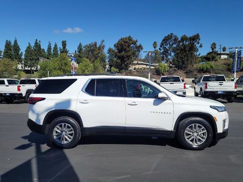 Used 2023 Chevrolet Traverse LT image 9