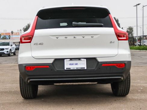 New 2026 Volvo XC40 B4 Core w/ Climate Package image 6