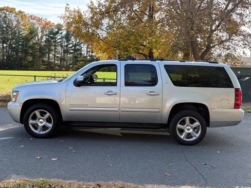 Used 2013 Chevrolet Suburban LT image 8