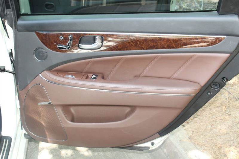 Used 2014 Hyundai Equus Signature RWD image 23