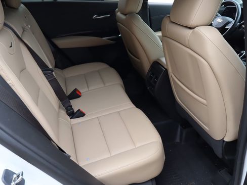 Used 2024 Cadillac XT4 Premium Luxury FWD image 18
