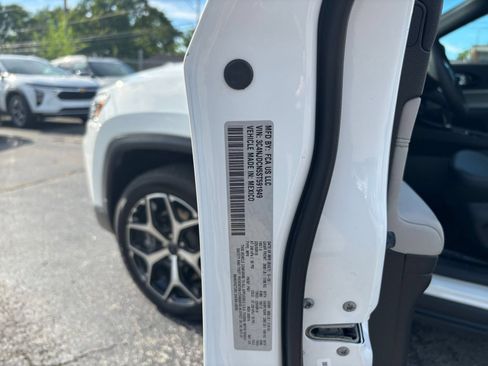 Used 2025 Jeep Compass Limited AWD/4WD image 29