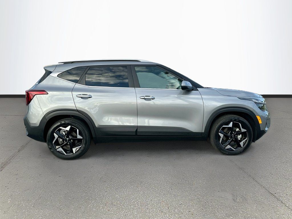 Used 2025 Kia Seltos EX w/ EX Sunroof Package FWD image 8