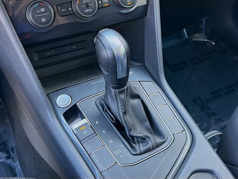 Used 2021 Volkswagen Tiguan SE image 15