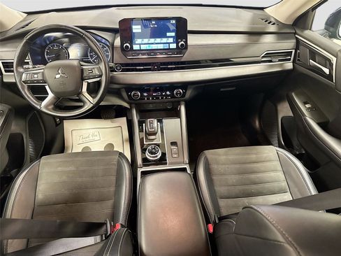 Used 2024 Mitsubishi Outlander FWD image 21