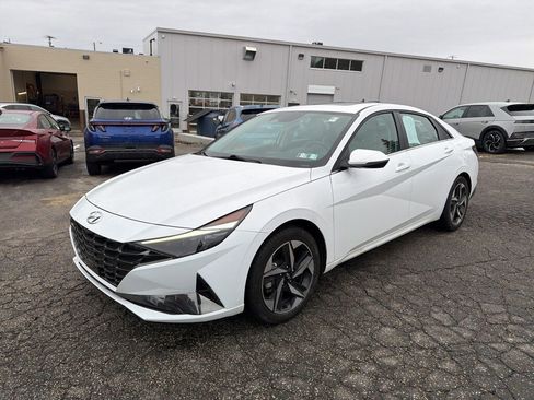 Certified 2022 Hyundai Elantra Limited image 3
