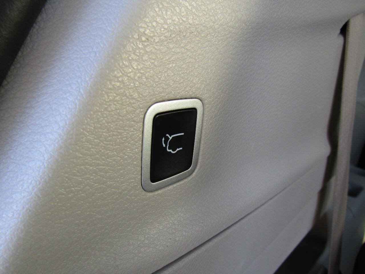 Used 2024 Chrysler Pacifica Touring-L FWD image 23