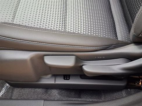 New 2026 Chevrolet Trax LT w/ LT Convenience Package FWD image 5