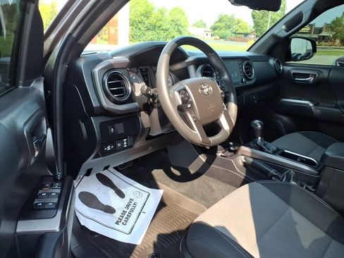 Used 2023 Toyota Tacoma TRD Off-Road AWD/4WD image 6