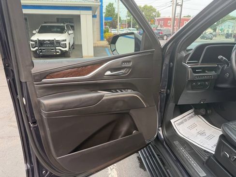 Used 2023 Cadillac Escalade ESV Sport Platinum w/ LPO, ONYX Package AWD/4WD image 7