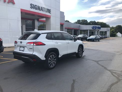 Used 2024 Toyota Corolla Cross S image 2