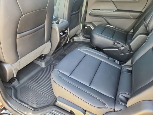 New 2026 GMC Acadia Elevation w/ Elevation Premium Package AWD/4WD image 9