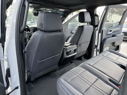 Used 2024 Chevrolet Silverado 1500 High Country w/ Technology Package AWD/4WD image 34