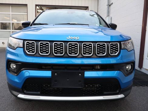 Used 2025 Jeep Compass Limited AWD/4WD image 2