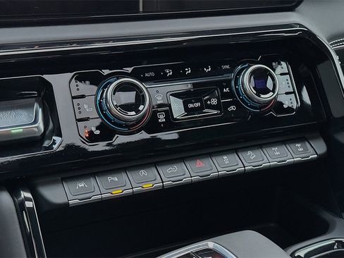 Used 2024 GMC Sierra 1500 AT4X image 18