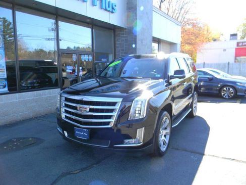 Used 2017 Cadillac Escalade Luxury image 4