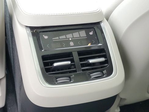 Used 2024 Volvo XC90 B6 Plus image 13