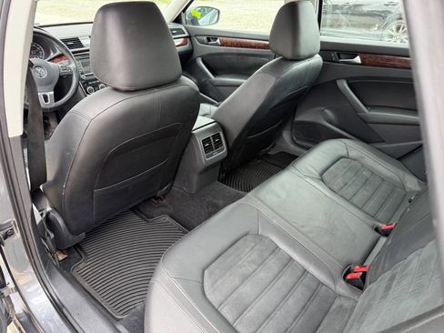 Used 2013 Volkswagen Passat 2.5 SEL Premium image 11