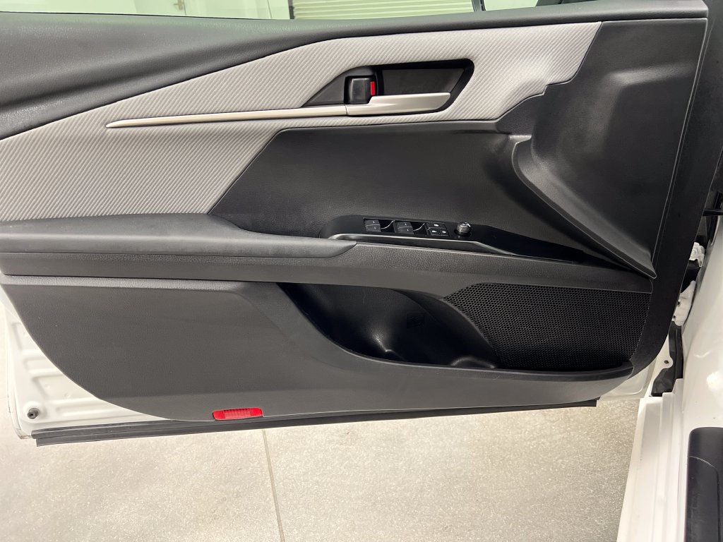 Used 2025 Toyota Camry SE FWD image 14