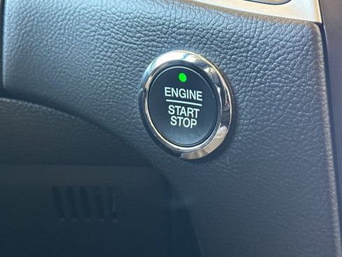 Used 2024 Ford Edge SE image 22