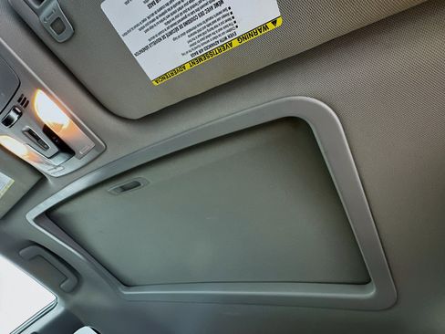 Used 2015 Toyota Sienna XLE FWD image 25