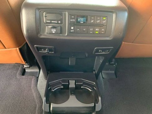 Used 2019 Toyota Sequoia Platinum image 16