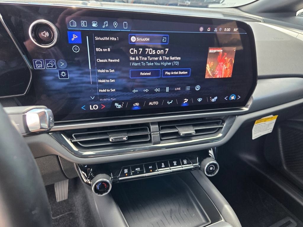 Used 2024 Chevrolet Equinox EV RS w/ LPO, Trailering Package FWD image 25