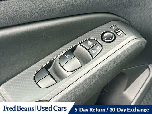 Used 2025 Nissan Altima 2.5 SV FWD image 19