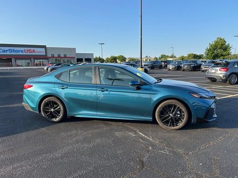 Used 2025 Toyota Camry SE FWD image 8