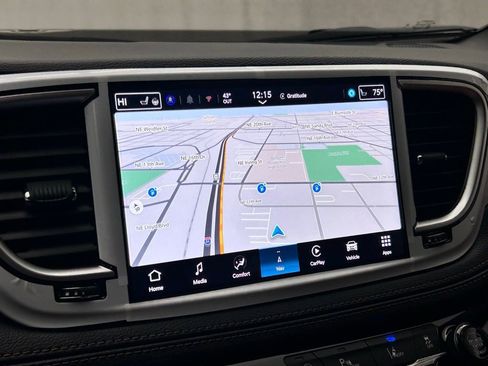 New 2026 Chrysler Pacifica Pinnacle image 23