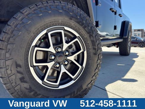 Used 2025 Jeep Gladiator Rubicon AWD/4WD image 6