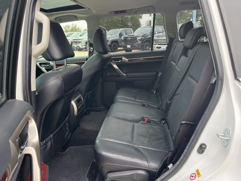 Used 2018 Lexus GX 460 image 28