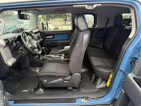 Used 2013 Toyota FJ Cruiser 4WD w/ Upgrade Pkg image 12