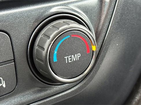 Used 2017 GMC Sierra 2500 2WD Crew Cab image 29