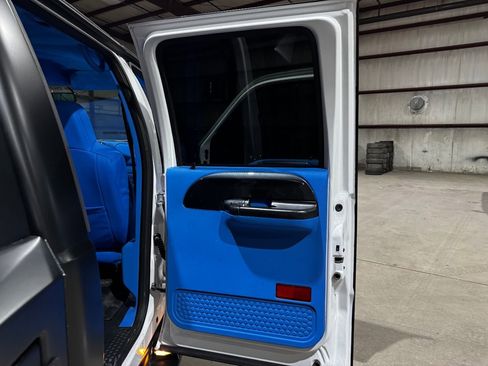 Used 2007 Ford F550 4x4 Crew Cab Super Duty image 28