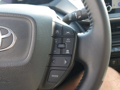Certified 2025 Toyota Prius LE FWD image 22