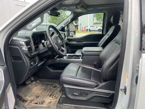 Used 2025 Ford F350 Lariat w/ Lariat Ultimate Package AWD/4WD image 5