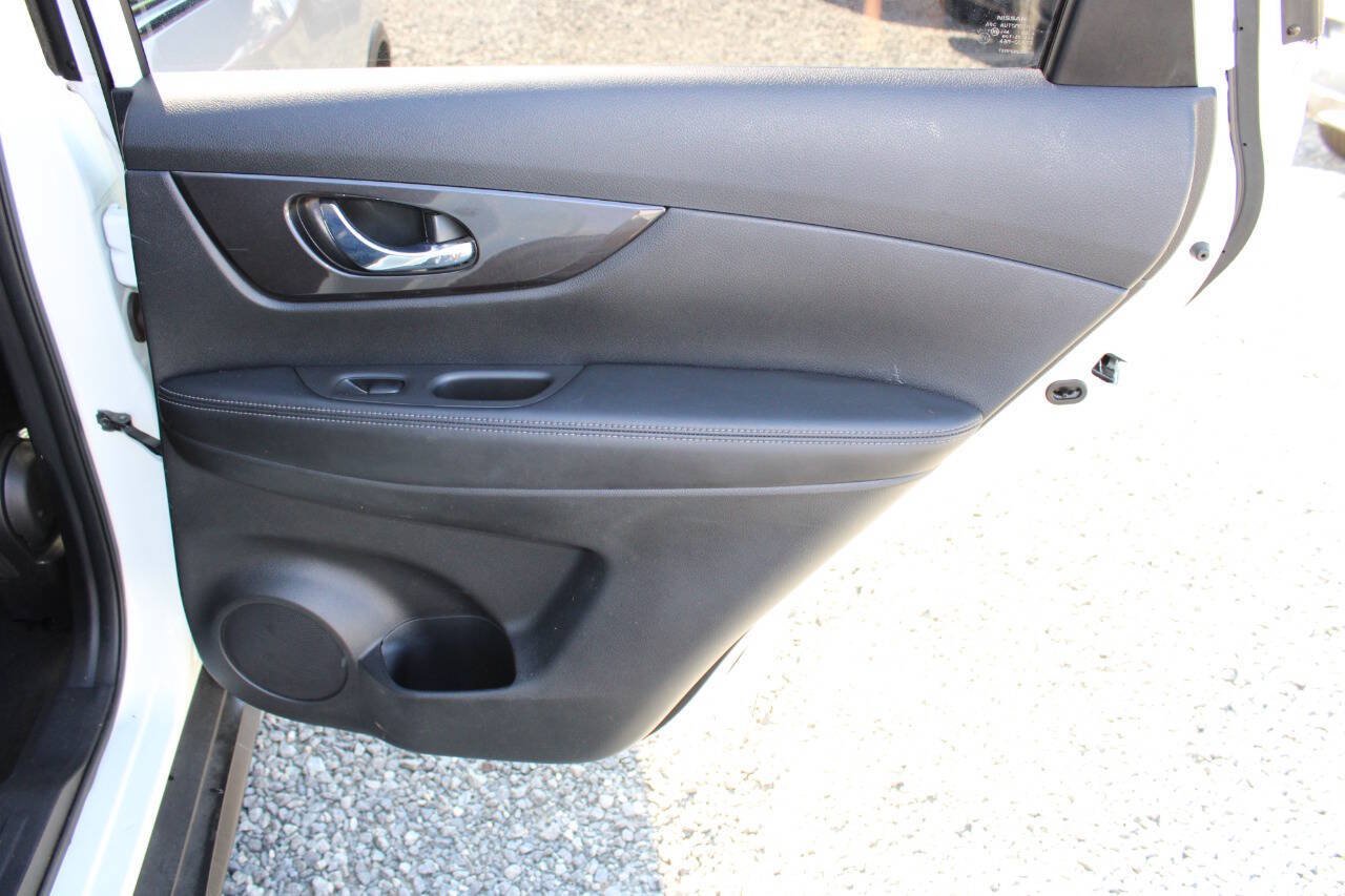 Used 2018 Nissan Rogue SV AWD/4WD image 22