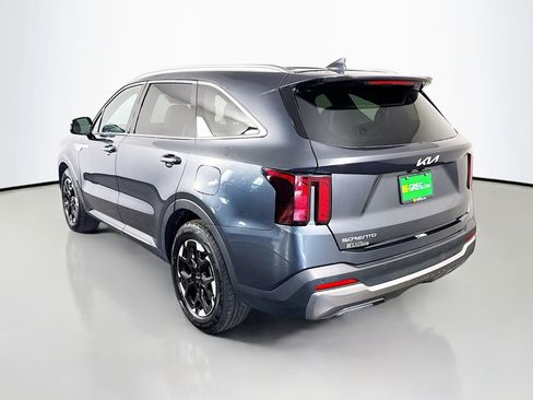 Used 2024 Kia Sorento S image 7