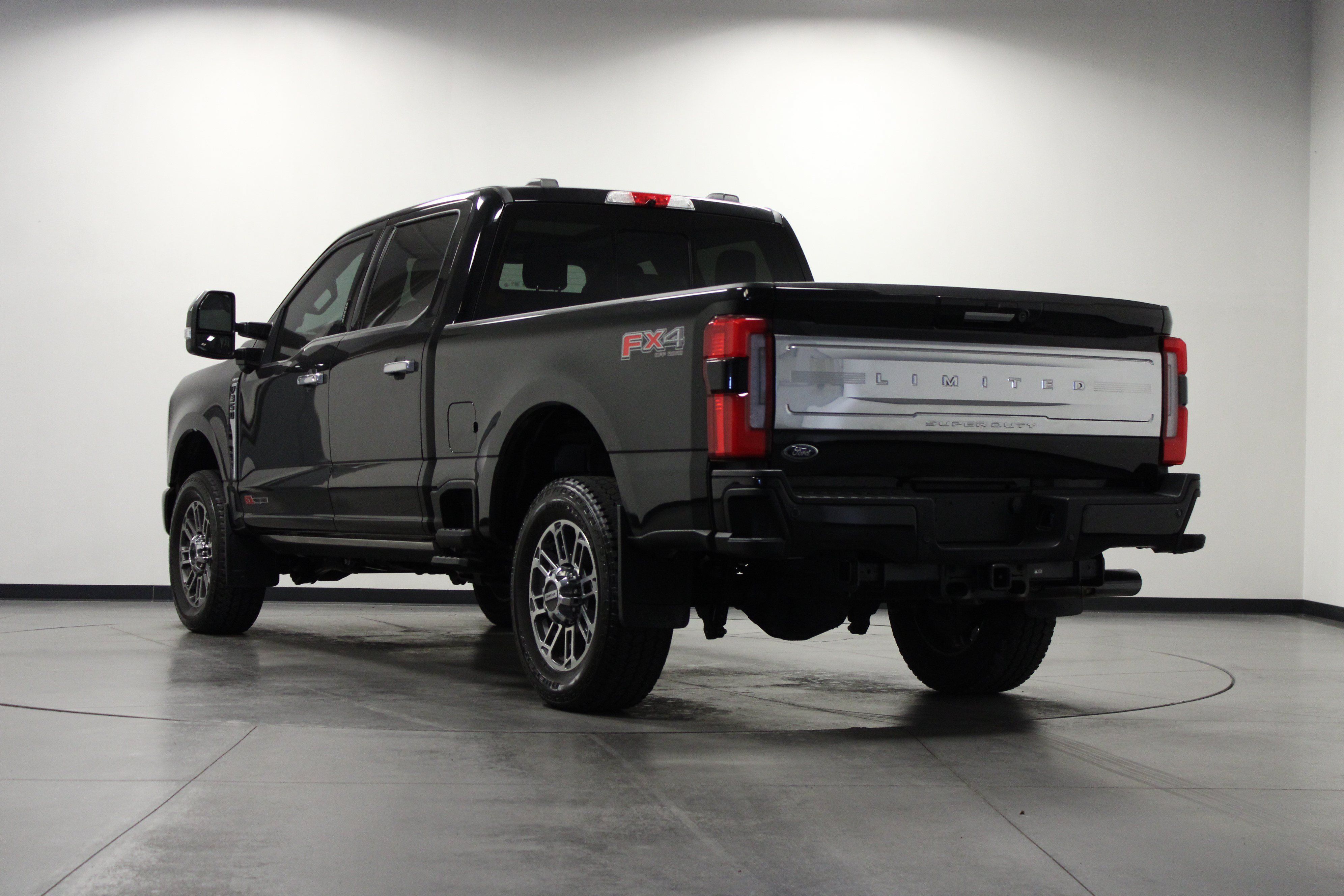 Used 2024 Ford F350 Limited w/ FX4 Off-Road Package AWD/4WD image 6