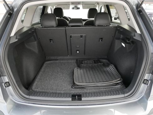 Certified 2025 Volkswagen Taos SE image 18