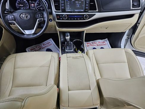 Used 2018 Toyota Highlander XLE image 31