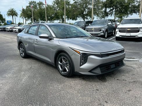 Used 2025 Kia K4 FWD image 3