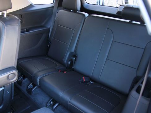 Used 2021 Chevrolet Traverse RS image 23