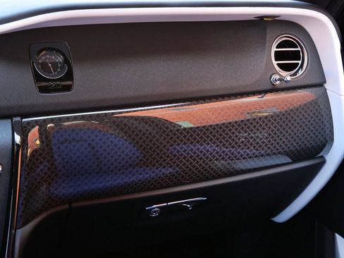 Used 2024 Rolls-Royce Cullinan Black Badge image 19